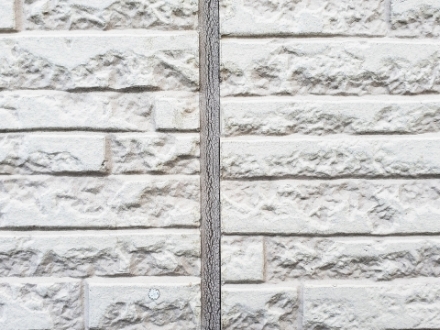 コーキングのひび割れの写真