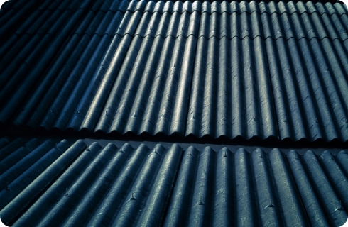 外壁・屋根が脆くなる